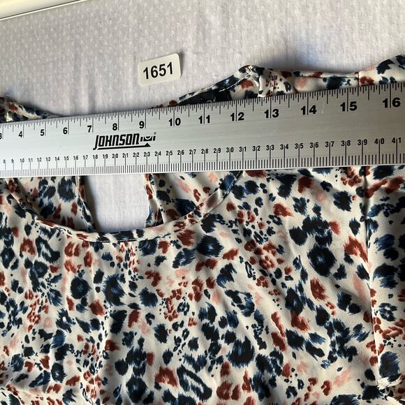 Spin USA Women’s Short Sleeve Blouse size XL, Leopard White Blue Red - Picture 2 of 8